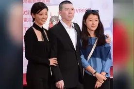 冯小刚养女近照曝光 身世成谜被宠成掌上公主视频封面