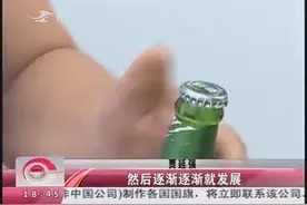 长春牛人徒手起啤酒瓶盖 曾挑战世界吉尼斯记录图片