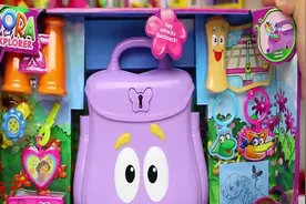 爱探险的朵拉 探险背包 玩具组试玩 地图 望远镜视频封面