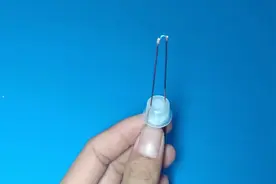 实验制作200瓦灯泡 一通电还真亮啦！