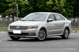 五款紧凑型轿车底盘大比拼，最差扭力梁的朗逸为何称霸。图片