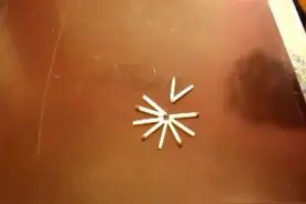 水滴到折断的火柴上，随之而来的变化实在是有趣图片