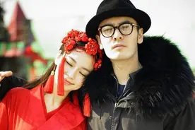 黄晓明与AngelaBaby甜蜜对视狂虐狗 转过身就吐舌头视频封面