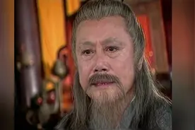 卓一航的师父告诉一航他的父亲卓继贤被谋害