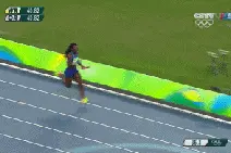 美国女子4x100接力失误掉棒却能重赛，只能呵呵一笑图片