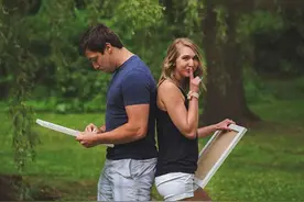 妻子怀孕后决定给丈夫一个惊喜，这位准爸爸得知后忍不住流下眼泪图片