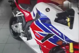 小伙新买的本田摩托车，这声浪太霸气了！