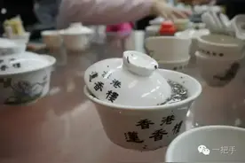 茶楼为什么不用市面上的陶制的茶壶？图片