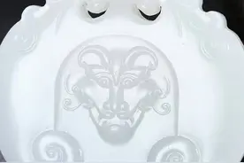 ​  组图：和田玉白玉山料真龙天子吊坠，寓意前途远大心怀天下图片