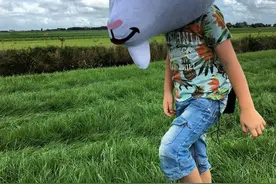 杜海涛戴卡通羊头套来搞笑  网友怒斥忘不了下跪事件图片