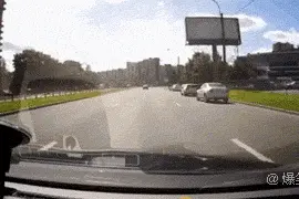 爆笑GIF图第12474：哎呦，这个设计我喜欢图片