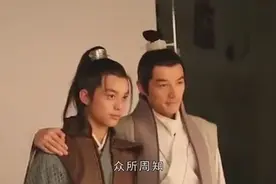 娱乐圈最“可怕”的同框合照：杨紫的太意外，何炅张艺兴的最吓人视频封面