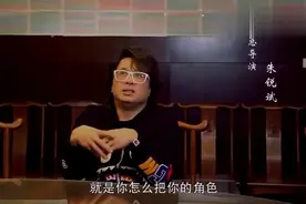 导演爆料邓伦和杨紫片场很融合，认真演起来会有火花的！视频封面