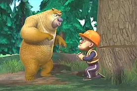 光头强真可怜都一个月没砍树了，刚开工却落到熊大熊二手里