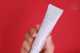 丑男化半边脸妆，手拿开的那瞬间，我彻底被惊艳到了，好美啊！