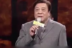 76岁赵忠祥全家照曝光，原来妻子身份不一般，43岁儿子事业有成视频封面