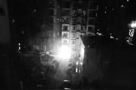 七夕夜，三辆车着火了　是汽车自燃？还是男孩表白不成功发“火”啦？图片