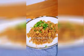 无敌美味三酱焖饭：土豆米饭电饭锅，再配上三勺酱汁，就可以做出