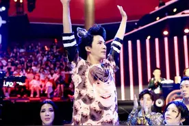 身陷“抄袭”风波之后，大张伟在《盖世英雄》上又放大招唱神曲图片