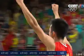 谌龙2-0横扫李宗伟夺冠，送球拍、送上衣，差点把裤子都送了图片