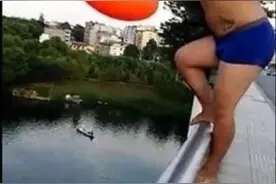 17岁少年模仿奥运跳水 25米高桥跳下致胸椎骨折图片