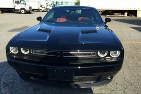 美国肌肉车最经典暴力机器道奇挑战者集聚天津港平行进口图片