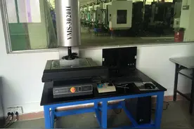 手机金属边框精密尺寸快速检测解决方案-全自动影像测量仪图片