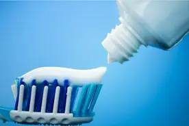 牙膏也能祛痘？别逗了图片