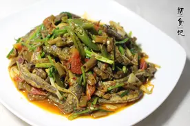 活蹦乱跳的泥鳅常常让人无从下手，教你一招小妙招分分钟放倒它图片