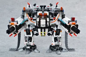 原创MOC作品——白昼梦魇！类APU步兵重机甲图片