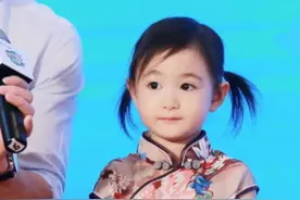 星萌女娃旗袍PK，奥莉王诗龄最美，甜馨根本不敢穿图片