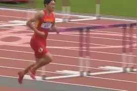 伦敦奥运刘翔瘸着腿跑完全程，主持人哭成泪人！视频封面