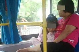 深圳女子坐公交豪放 一人占三座 还有哪些奇葩坐姿？图片