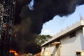 湖口金砂湾工业园发生火灾 消防出动60余名官兵紧急救援图片