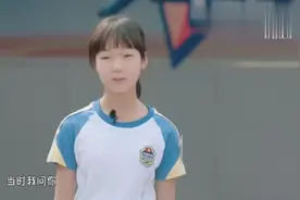 少年说：女生因为一只鸡腿认为妈妈偏心，鸡腿：这个锅我不背！视频封面