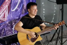 青春音乐学院营区生活曝光布衣乐队吴宁越化身“乐手”图片