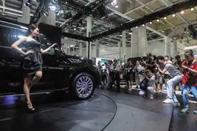 车展模特、走台频率“双降”图片