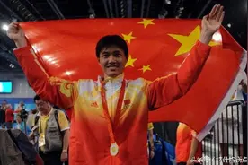 半路出家的奥运冠军 夺金牌创造历史 中国击剑男神与范冰冰飙歌图片