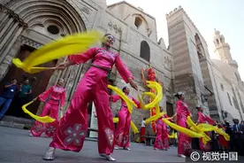 埃及举办中非文化节，中国舞蹈团街头献艺图片