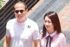 梁洛施为双胞胎儿子庆生忙碌布置 李泽楷携女友国外度假不闻不问视频封面