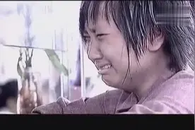 女孩步行80里山路带病危爷爷来县城看病，医院一句没办法，心寒视频封面