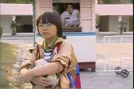 小刚不想去寄宿学校，便偷偷离家出走了