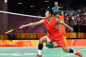 羽毛球男单谌龙夺冠后，教练对他说的那句话，笑点极高。图片