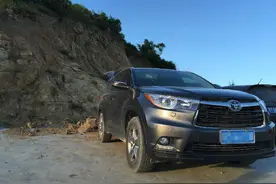 新汉兰达钨金灰2.0T至尊版 空间大操控稳 挺适合家用图片