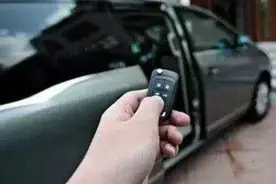 汽修90秒汽车遥控器不能将车门上锁，终于找到原因和解决办法了视频封面