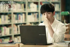 《微微一笑很倾城》中贝微微同意小阳玩游戏是否对孩子成长有帮助图片