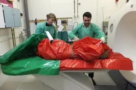 解剖史前生物科莫多巨蜥，只划开它的外皮就耗费了三个小时！图片