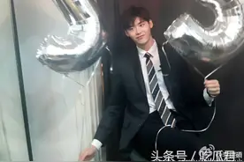 李钟硕西装革履好诱人，网友:已经醉倒在长腿下图片