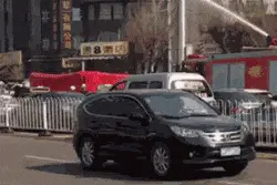 Gif|司机：保险公司吗，我的被飞机撞了图片