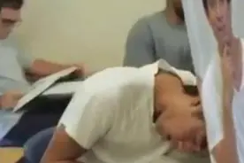 超搞笑！学生上课偷睡觉秘诀大公开